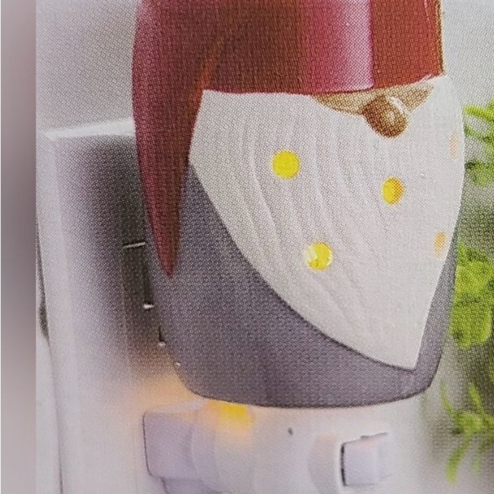 Christmas Gnome plug-in Wax Warmer-NIB